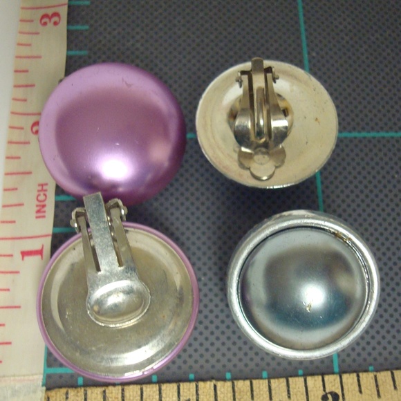 VINTAGE LARGE BUTTON EARRINGS SILVER & PURPLE PAIR - Picture 3 of 3
